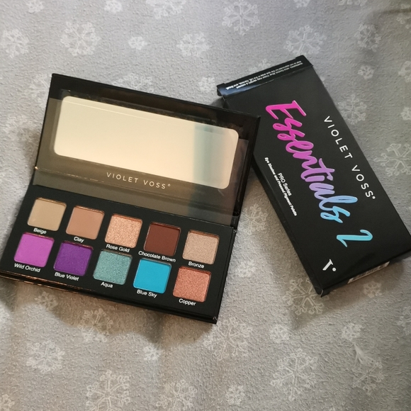 🔥 3 for $30 🔥 BRAND NEW Violet Voss Essentials 2 - Picture 1 of 3